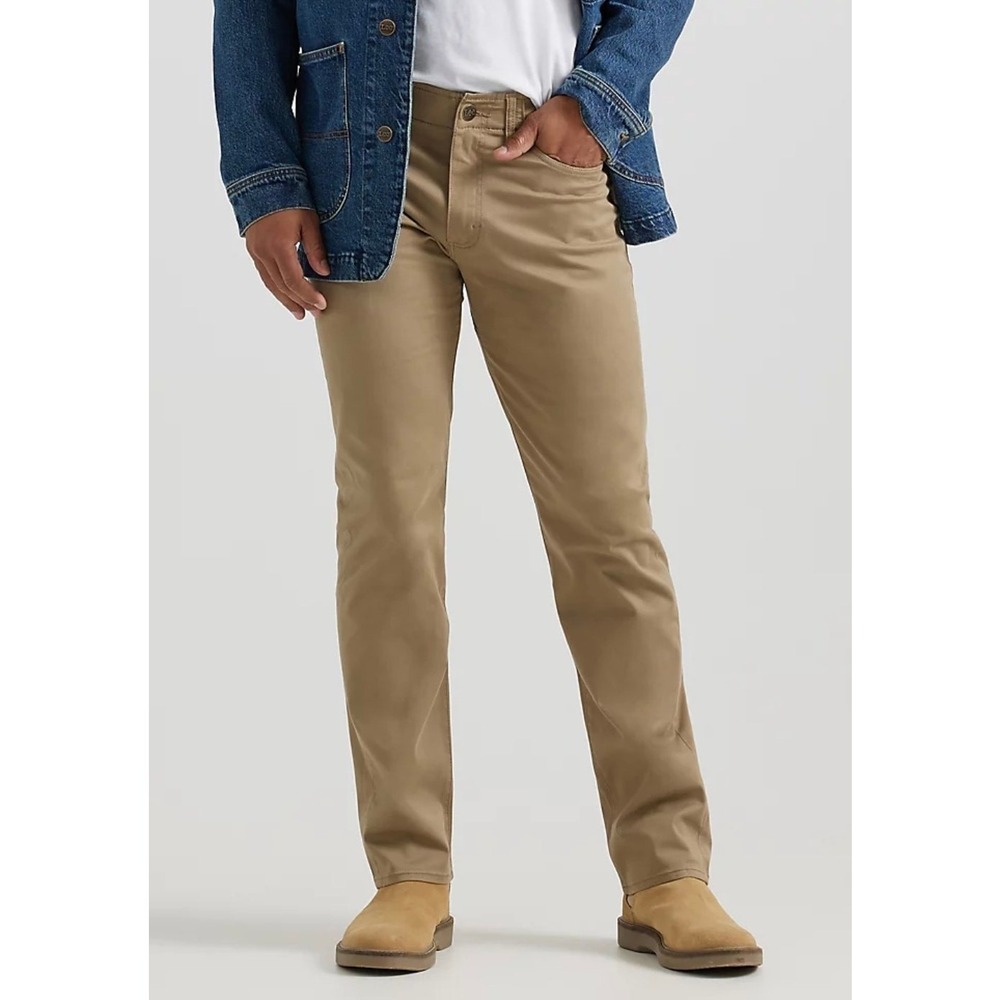 Lee "Extreme Motion" Straight Leg tapered Khaki- Size 30x 32‎ NEW